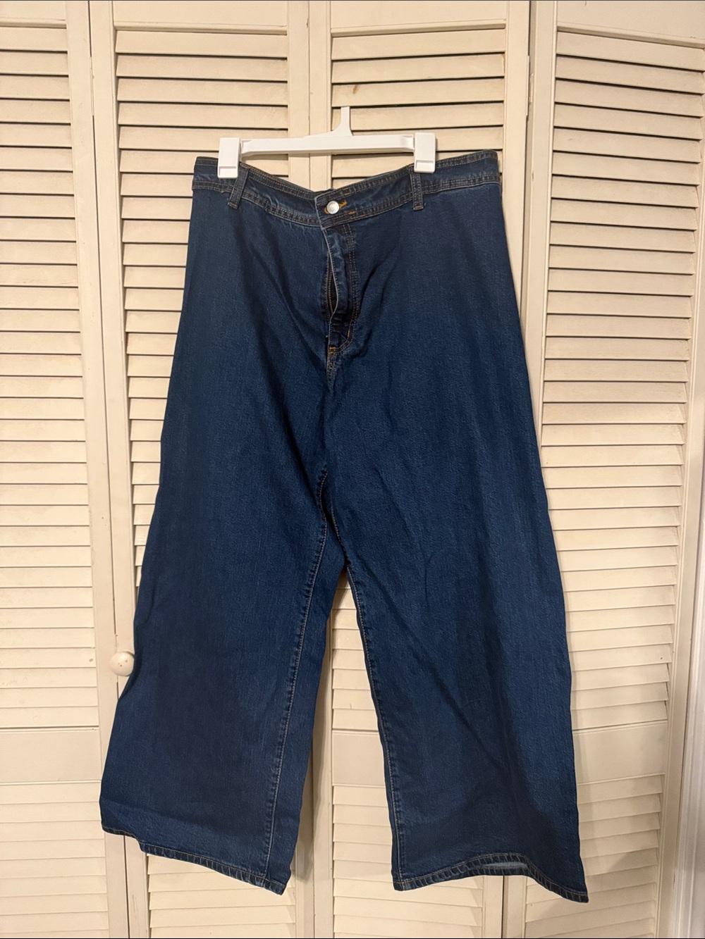 Universal Thread Relaxed Wide-Leg Jeans in Dark Blue